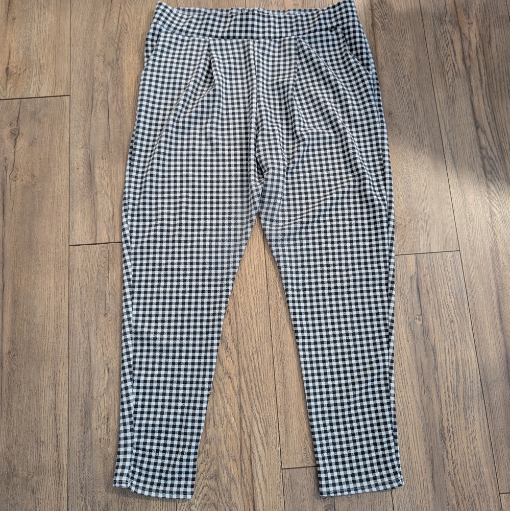 ☘️3/$33 Boohoo Black & White Pants NWT ☘️ 3 for $33.00 ☘️
